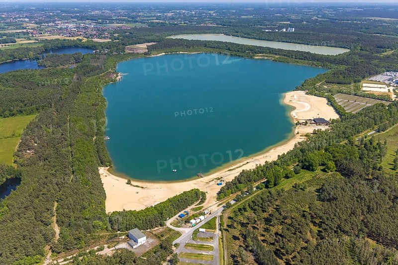 Aerial view, Silbersee II with sandy lido and lido, Lehmbraken, Haltern am See, Ruhr area, North Rhine-Westphalia, Germany, bathing lake, bathing lido, DE, DLRG, Europe, outdoor pool, gastronomy, aerial view, aerial photography, aerial photography, car parks, lake, Silbersee 2, lido, overview, bird's eye view, bathing, birds-eyes view, overview