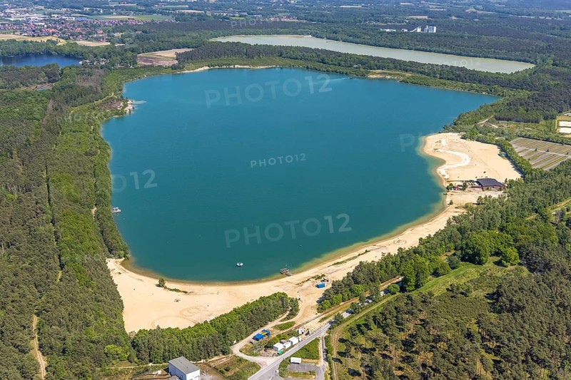 Aerial view, Silbersee II with sandy lido and lido, Lehmbraken, Haltern am See, Ruhr area, North Rhine-Westphalia, Germany, bathing lake, bathing lido, DE, DLRG, Europe, outdoor pool, gastronomy, aerial view, aerial photography, aerial photography, car parks, lake, Silbersee 2, lido, overview, bird's eye view, bathing, birds-eyes view, overview