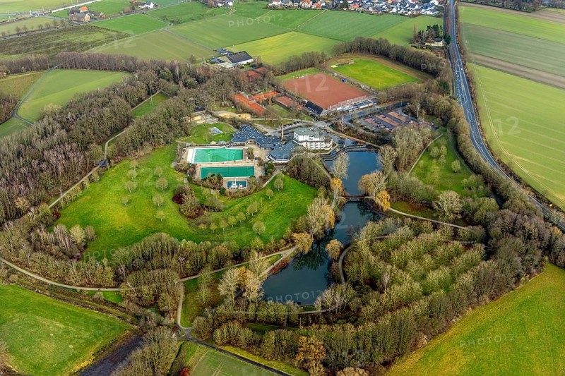 Aerial view Hotel Selbachpark with outdoor pool Selbachpark, Hamm, Ruhr area, North Rhine-Westphalia, Germany, bathing establishment, bathing resort, DE, Europe, outdoor pool, leisure facility, leisure pool, leisure activities, gastronomy, hotel, hotel facilities, hotel business, aerial view, aerial photograph, aerial photography, aerial photography, Rhine-Ruhr metropolitan region, park, swimming pool, swimming pool, Selbachpark, sports, sports field, tennis facility, tennis courts, overview, accommodation, bird's eye view, birds-eyes view, overview