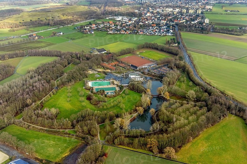 Aerial view Hotel Selbachpark with outdoor pool Selbachpark, Hamm, Ruhr area, North Rhine-Westphalia, Germany, bathing establishment, bathing resort, DE, Europe, outdoor pool, leisure facility, leisure pool, leisure activities, gastronomy, hotel, hotel facilities, hotel business, aerial view, aerial photograph, aerial photography, aerial photography, Rhine-Ruhr metropolitan region, park, swimming pool, swimming pool, Selbachpark, sports, sports field, tennis facility, tennis courts, overview, accommodation, bird's eye view, birds-eyes view, overview