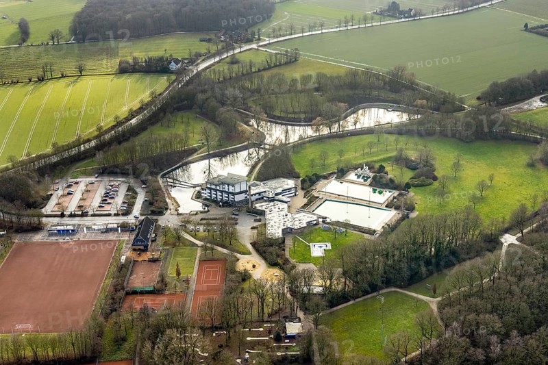 Aerial view Hotel Selbachpark with outdoor pool Selbachpark, Hamm, Ruhr area, North Rhine-Westphalia, Germany, bathing establishment, bathing resort, DE, Europe, outdoor pool, leisure facility, leisure pool, leisure activities, gastronomy, hotel, hotel facilities, hotel business, aerial view, aerial photograph, aerial photography, aerial photography, Rhine-Ruhr metropolitan region, park, swimming pool, swimming pool, Selbachpark, sports, sports field, tennis facility, tennis courts, overview, accommodation, bird's eye view, birds-eyes view, overview