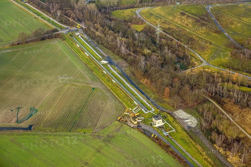 Aerial view path at Herringer Bach in Hamm, Ruhr area, North Rhine-Westphalia, Germany, DE, Europe, Hamm, aerial view, aerial photography, aerial photography, aerial photography, Rhine-Ruhr metropolitan region, overview, bird's eye view, meadows and fields, birds-eyes view, overview