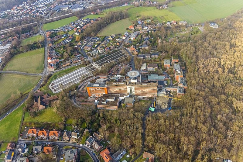 St. Barbara-Klinik Hamm-Heessen in Hamm, Ruhr area, North Rhine-Westphalia, Germany, DE, Europe, healthcare, Hamm, hospital, heliport, clinic, clinic, hospital, hospital, aerial photograph, aerial photography, aerial photography, aerial photography, medical facility, medical aid, Rhine-Ruhr metropolitan region, emergency service, car parks, overview, bird's-eye view, bird's-eye view, overview, medical care