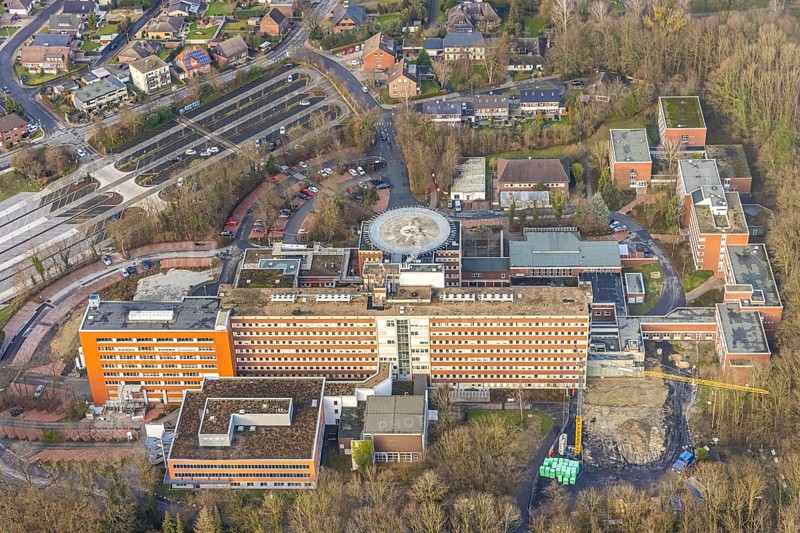 St. Barbara-Klinik Hamm-Heessen in Hamm, Ruhr area, North Rhine-Westphalia, Germany, DE, Europe, healthcare, Hamm, hospital, heliport, clinic, clinic, hospital, hospital, aerial photograph, aerial photography, aerial photography, aerial photography, medical facility, medical aid, Rhine-Ruhr metropolitan region, emergency service, car parks, overview, bird's-eye view, bird's-eye view, overview, medical care