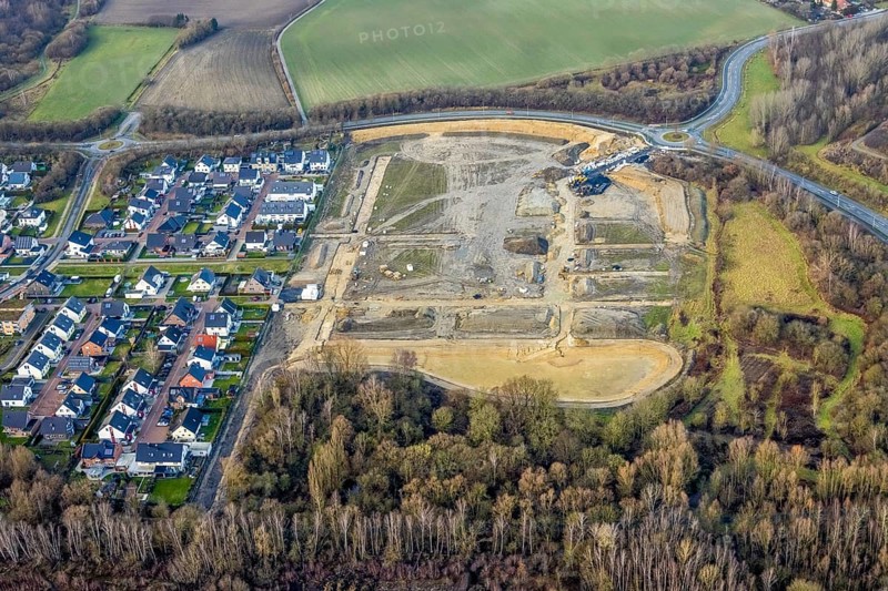 Construction area at Sachsenring with roundabout with housing estate in the district of Heessen in Hamm, Ruhr area, North Rhine-Westphalia, Germany, construction work, building, construction area, building site, building plots, construction project, construction site, DE, Europe, property tax, Hamm, real estate, roundabout, roundabout, aerial view, aerial photography, aerial photography, metropolitan region Rhine-Ruhr, new building, overview, bird's eye view, residential area, residential area, residential buildings, residential quality, residential neighbourhood, housing estate, birds-eyes view, overview