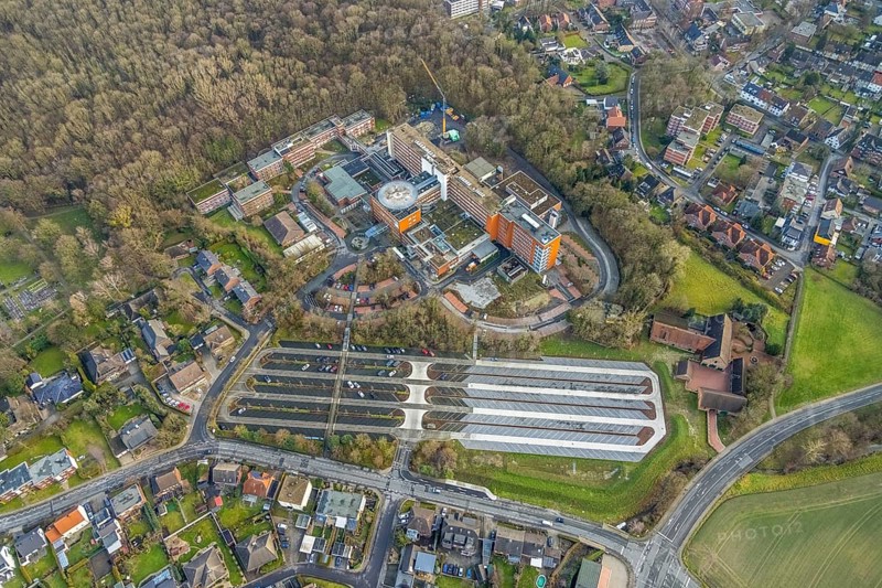 St. Barbara-Klinik Hamm-Heessen in Hamm, Ruhr area, North Rhine-Westphalia, Germany, DE, Europe, healthcare, Hamm, hospital, heliport, clinic, clinic, hospital, hospital, aerial photograph, aerial photography, aerial photography, aerial photography, medical facility, medical aid, Rhine-Ruhr metropolitan region, emergency service, car parks, overview, bird's-eye view, bird's-eye view, overview, medical care