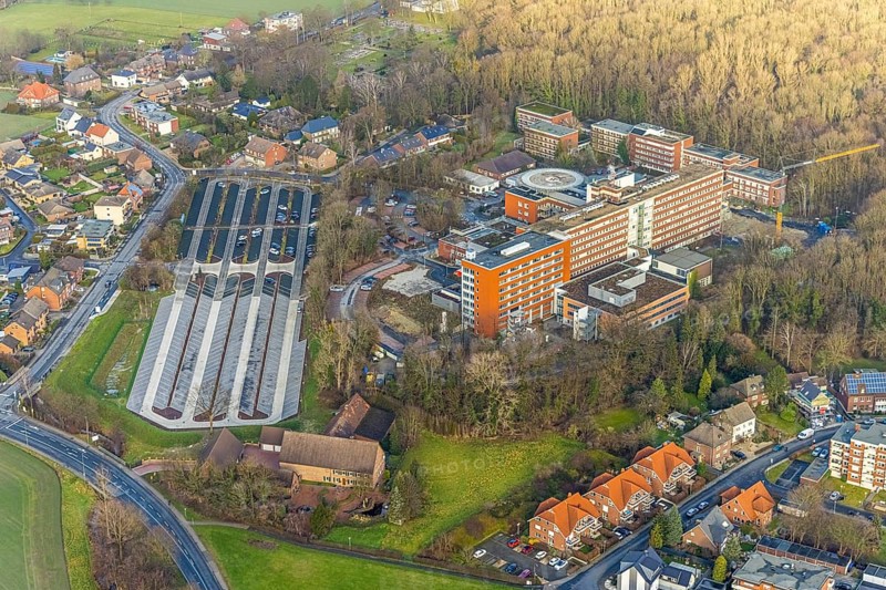 St. Barbara-Klinik Hamm-Heessen in Hamm, Ruhr area, North Rhine-Westphalia, Germany, DE, Europe, healthcare, Hamm, hospital, heliport, clinic, clinic, hospital, hospital, aerial photograph, aerial photography, aerial photography, aerial photography, medical facility, medical aid, Rhine-Ruhr metropolitan region, emergency service, car parks, overview, bird's-eye view, bird's-eye view, overview, medical care