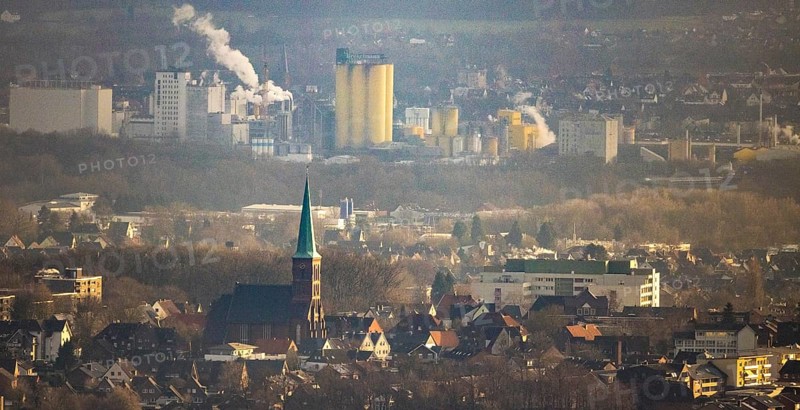 Aerial view of St. Pancratius Church with a view of the harbour and the Jäckering Group mill in Hamm, Ruhr area, North Rhine-Westphalia, Germany, DE, Europe, Hamm, aerial view, aerial photography, aerial photograph, aerial photography, Rhine-Ruhr metropolitan region, Pankratiusplatz, overview, bird's-eye view, overview