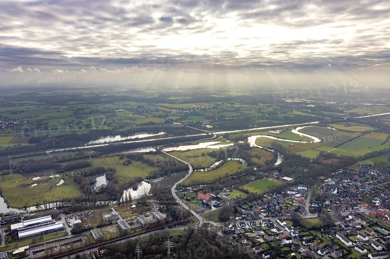 Aerial view of the nature reserve Am Tibaum, river Lippe meander and Datteln-Hamm canal, water weir with fish ladder, Hamm, Ruhr area, North Rhine-Westphalia, Germany, DE, Europe, landscape, aerial view, aerial photograph, aerial photography, aerial photography, Rhine-Ruhr metropolitan region, nature reserve, nature reserve, overview, bird's eye view, overview