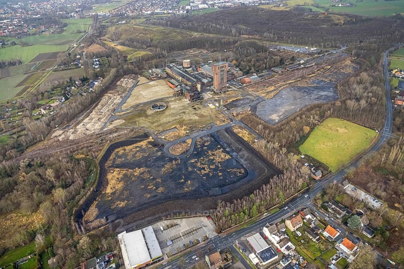 Aerial view with hammerhead tower in Ost Zeche Heinrich Robert colliery, CreativRevier in Wiescherhöfen, Hamm, Ruhr area, North Rhine-Westphalia, Germany, mine, Heinrich Robert colliery, DE, Europe, commercial enterprises, commercial area, commercial park, commercial location, commercial use, industrial plants, industrial area, industrial building, industrial site, aerial view, aerial photograph, aerial photography, aerial photography, Rhine-Ruhr metropolitan region, coal mine, tower, overview, bird's-eye view, birds-eyes view, former Ost colliery, historical, historical site, overview, destroyed building