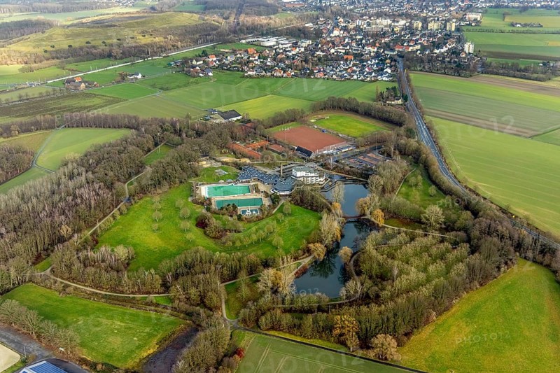 Aerial view Hotel Selbachpark with outdoor pool Selbachpark, Hamm, Ruhr area, North Rhine-Westphalia, Germany, bathing establishment, bathing resort, DE, Europe, outdoor pool, leisure facility, leisure pool, leisure activities, gastronomy, hotel, hotel facilities, hotel business, aerial view, aerial photograph, aerial photography, aerial photography, Rhine-Ruhr metropolitan region, park, swimming pool, swimming pool, Selbachpark, sports, sports field, tennis facility, tennis courts, overview, accommodation, bird's eye view, birds-eyes view, overview