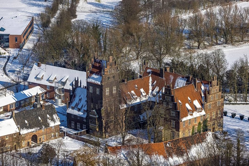 Aerial view, Heessen Castle in winter, country school, grammar school, boarding school, Heessen, Hamm, Ruhr area, North Rhine-Westphalia, Germany, DE, Europe, aerial view, aerial photography, aerial photography, snow, overview, bird's eye view, winter, birds-eyes, view, overview, boarding school, education, pupils, college, training, school year, homework, class, year group, education, pedagogy