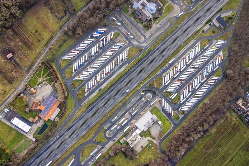 Aerial view motorway service area Rhynern-Nord and Rhynern-Süd on the A2 motorway, truck parking, Hamm, Ruhr area, North Rhine-Westphalia, Germany, A2 motorway, DE, Europe, shapes and colours, freight traffic, logistics, aerial view, aerial photograph, aerial photography, aerial photography, Rhine-Ruhr metropolitan region, parking spaces, service area, service area, transport, overview, bird's-eye view, bird's-eye view, overview