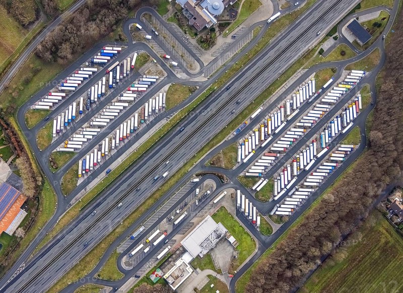 Aerial view motorway service area Rhynern-Nord and Rhynern-Süd on the A2 motorway, truck parking, Hamm, Ruhr area, North Rhine-Westphalia, Germany, A2 motorway, DE, Europe, shapes and colours, freight traffic, logistics, aerial view, aerial photograph, aerial photography, aerial photography, Rhine-Ruhr metropolitan region, parking spaces, service area, service area, transport, overview, bird's-eye view, bird's-eye view, overview