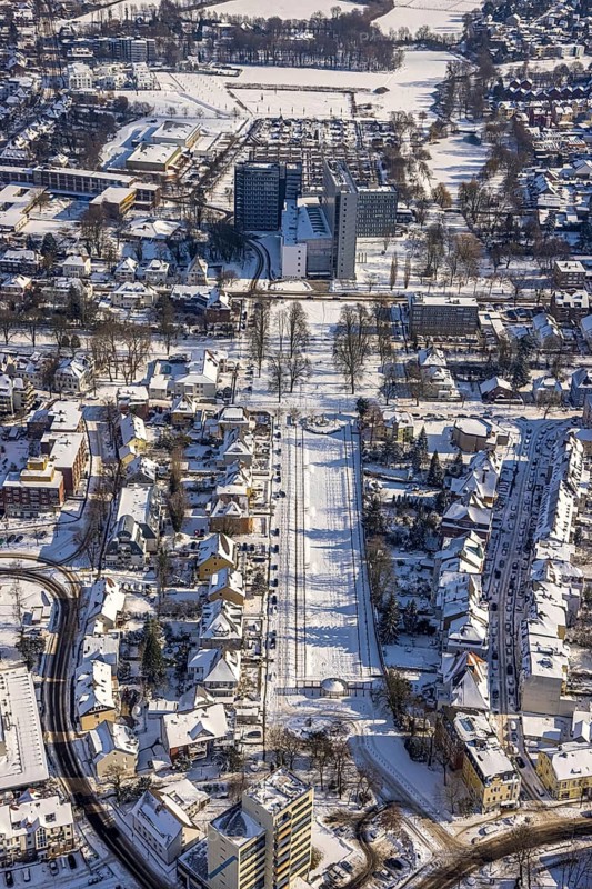 Aerial view, green area Ostring, Otto-Kraft-Platz, Higher Regional Court OLG Hamm, snow, winter, centre, Hamm, Ruhr area, North Rhine-Westphalia, Germany, DE, Europe, aerial view, aerial photography, aerial photography, overview, bird's-eye view, birds-eyes, view, overview, justice, law, jurisdiction, leisure, local recreation, green areas, flowers, trees