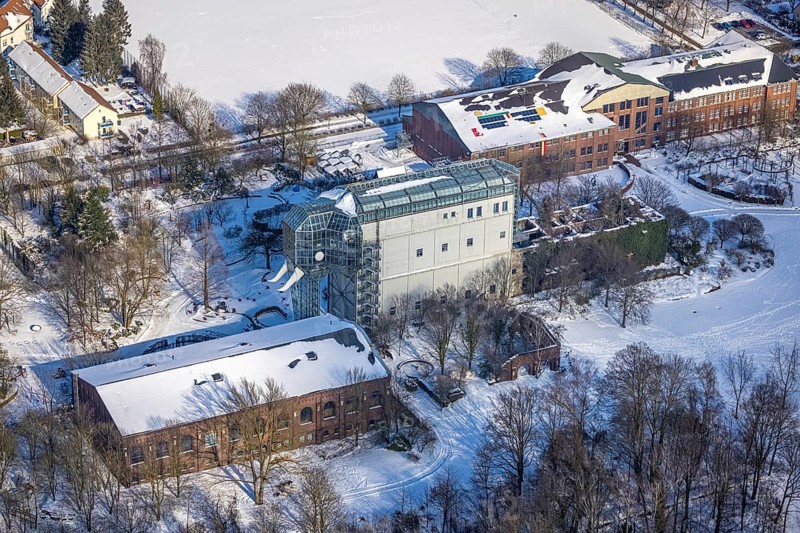 Aerial view, Maxipark, Maximilianpark in winter, machine hall, glass elephant, former Maximilian colliery, Uentrop, Hamm, Ruhr area, North Rhine-Westphalia, Germany, DE, Europe, aerial view, aerial photography, aerial photography, snow, overview, bird's eye view, winter, birds-eyes, view, overview, mine, leisure, recreation, green spaces, flowers, trees, structural change