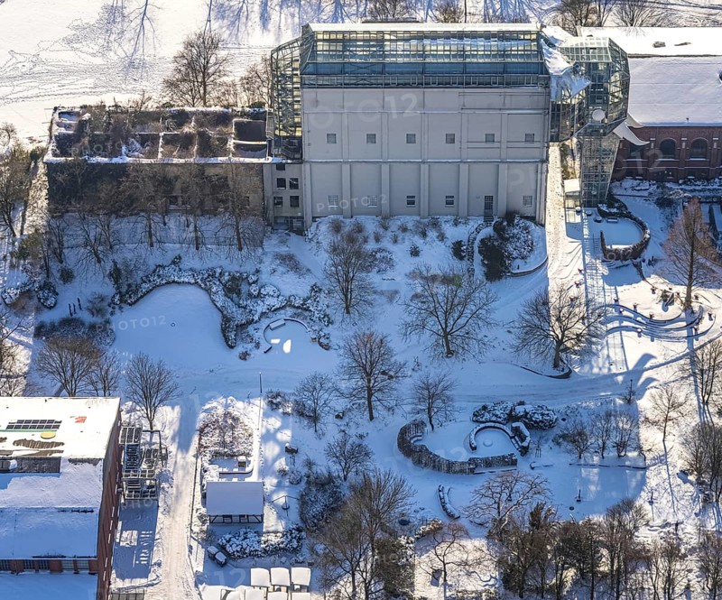 Aerial view, Maxipark, Maximilianpark in winter, machine hall, glass elephant, former Maximilian colliery, Uentrop, Hamm, Ruhr area, North Rhine-Westphalia, Germany, DE, Europe, aerial view, aerial photography, aerial photography, snow, overview, bird's eye view, winter, birds-eyes, view, overview, mine, leisure, recreation, green spaces, flowers, trees, structural change