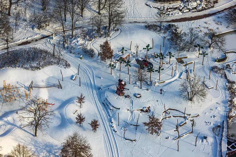 Aerial view, Maxipark, Maximilianpark in winter, water playground with snow, former Maximilian colliery, Uentrop, Hamm, Ruhr area, North Rhine-Westphalia, Germany, DE, Europe, aerial view, aerial photography, aerial photography, snow, overview, bird's-eye view, winter, birds-eyes, view, overview, Maximilian-Park, mine, leisure, recreation, green spaces, flowers, trees, structural change