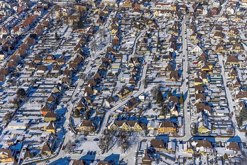 Aerial view, workers' housing estate Maximilian, miners' housing estate in winter, Uentrop, Hamm, Ruhr area, North Rhine-Westphalia, Germany, DE, Europe, aerial view, aerial photography, aerial photography, snow, overview, bird's-eye view, winter, birds-eyes, view, overview, living, flat, houses, residential buildings, housing estate, settlement, colliery housing estate, colliery houses, colliery flats
