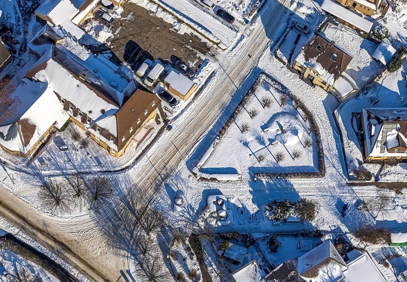 Aerial view, workers' housing estate Maximilian, miners' housing estate in winter, war memorial Schäferstraße - Klenzestraße, Werries, Hamm, Ruhr area, North Rhine-Westphalia, Germany, DE, Europe, aerial view, aerial photography, aerial photography, snow, overview, bird's-eye view, winter, birds-eyes, view, overview, colliery housing estate, colliery houses, colliery flats