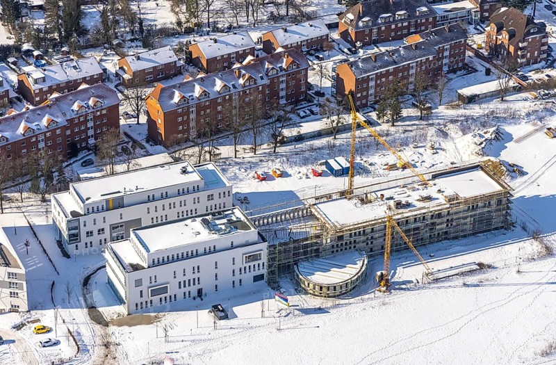 Aerial view, snow, winter, construction area Paracelsuspark with innovation centre, SCI:Q Science Quarter Hamm, former Paracelsus barracks, Bad Hamm, Hamm, Ruhr area, North Rhine-Westphalia, Germany, DE, Europe, aerial view, aerial photography, aerial photography, overview, bird's-eye view, view, overview, Science, Quarter, Techpark, university, science quarter, living, flat, houses, residential buildings, housing estate, settlement, student, university, bachelor, master, study, education, research