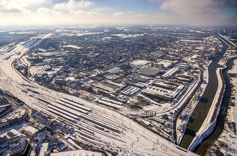 Aerial view, Hamm main station, tracks and platforms in the snow, industrial area at the harbour, Datteln-Hamm canal, winter, centre, Hamm, Ruhr area, North Rhine-Westphalia, Germany, DE, Europe, aerial view, aerial photography, aerial photography, snow, overview, bird's-eye view, view, overview, main station, railway line, railway network, infrastructure, transport, traffic, train traffic, freight traffic, railway network, federal railway, German, railway, tracks, trains, transport, traffic, rails, industrial area, industry, manufacturing, production, waterway, shipping, logistics, movement of goods, ships, water, waterways, goods, trade