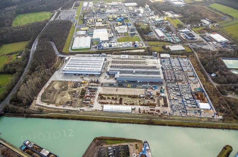 Aerial photo Goldbeck Betonelemente am Datteln-Hamm-Kanal and DuPont with DuBay Polymer GmbH in Hamm, Ruhr area, North Rhine-Westphalia, Germany, DE, Datteln-Hamm-Kanal, Europe, Frielinghauser Straße, joint venture of the LANXESS and DuPont groups, commercial enterprises, commercial area, industrial estate, industrial park, commercial location, commercial use, Hamm, industrial area, industrial building, industrial location, aerial view, aerial photography, aerial photography, aerial photography, Rhine-Ruhr metropolitan region, photovoltaics, photovoltaic system, solar, solar system, solar energy, solar energy, overview, bird's-eye view, birds-eyes view, overview