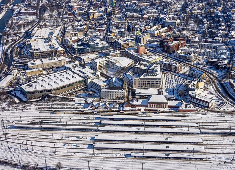 Aerial view, Hamm main station, tracks and platforms in the snow, winter, city centre, Heinrich-von-Kleist-Forum, city library, centre, Hamm, Ruhr area, North Rhine-Westphalia, Germany, DE, Europe, aerial view, aerial photography, aerial photography, snow, overview, bird's-eye view, birds-eyes, view, overview, main station, Heinrich-vin-Kleist-Forum, train traffic, railway traffic, traffic connection, travel, holiday, federal railway, German, railway, tracks, trains, transport, traffic, rails, books, media, reading, audiobooks, information, fiction, knowledge, culture, shopping