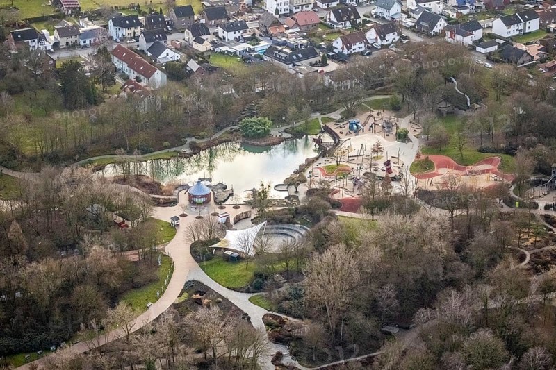Aerial view playground in Maximilianpark in Hamm, Ruhr area, North Rhine-Westphalia, Germany, DE, Europe, leisure facility, leisure area, leisure activities, leisure park, leisure enjoyment, leisure centre, Hamm, aerial view, aerial photograph, aerial photography, aerial photography, MaxiPark, Rhine-Ruhr metropolitan region, lake, playground, overview, bird's-eye view, overview