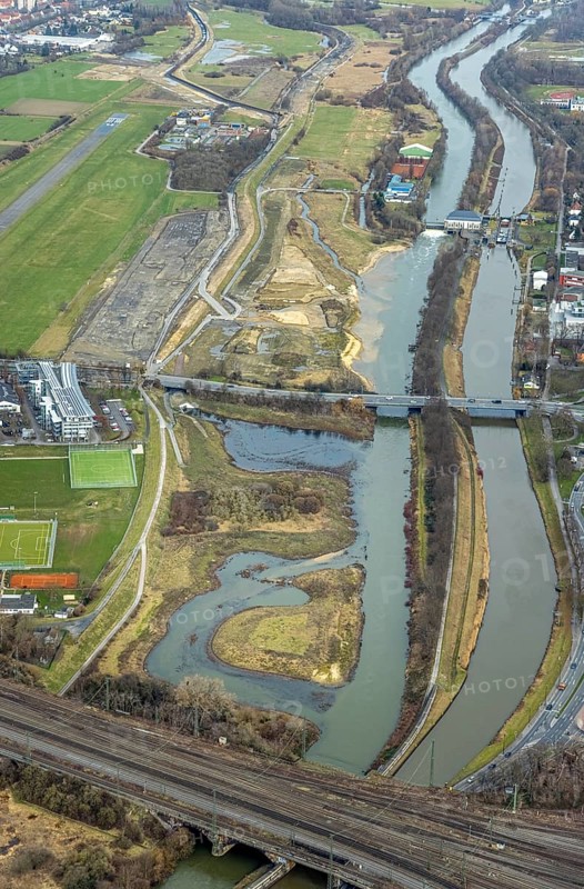 Aerial view, Lippe reconstruction, river Lippe, Lippe beach, runway with taxiway area of Hamm-Lippewiesen airfield EDLH in the district of Heessen, Datteln-Hamm canal, Lippeseitenkanal, construction site dam relocation, Hamm, Ruhr area, North Rhine-Westphalia, Germany, DE, Europe, birds-eyes view, aerial view, aerial photography, aerial photography, overview, bird's eye view