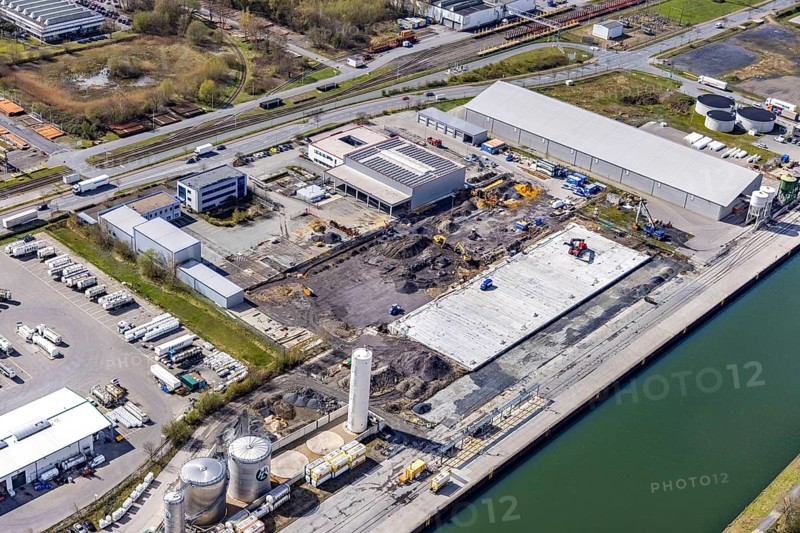Aerial view, industrial estate harbour, construction site Lanfer site, loading terminal, Datteln-Hamm canal, Herringen, Hamm, Ruhr area, North Rhine-Westphalia, Germany, construction work, construction area, building site, building plots, construction project, construction site, DE, Europe, commercial area, industrial estate, industrial park, commercial use, industrial facilities, industrial area, industrial site, canal, Lanfer Logistik, aerial photograph, aerial photography, aerial photography, production plants, production halls, overview, bird's eye view, birds-eyes view, overview