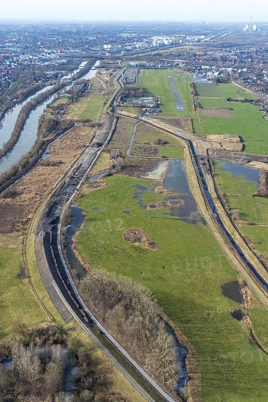 Aerial view, Lippe reconstruction, river Lippe, Lippe beach, runway with taxiway area of Hamm-Lippewiesen airfield EDLH in the district of Heessen, Datteln-Hamm canal, Lippeseitenkanal, construction site dam relocation, Hamm, Ruhr area, North Rhine-Westphalia, Germany, DE, Europe, birds-eyes view, aerial view, aerial photography, aerial photography, overview, bird's eye view
