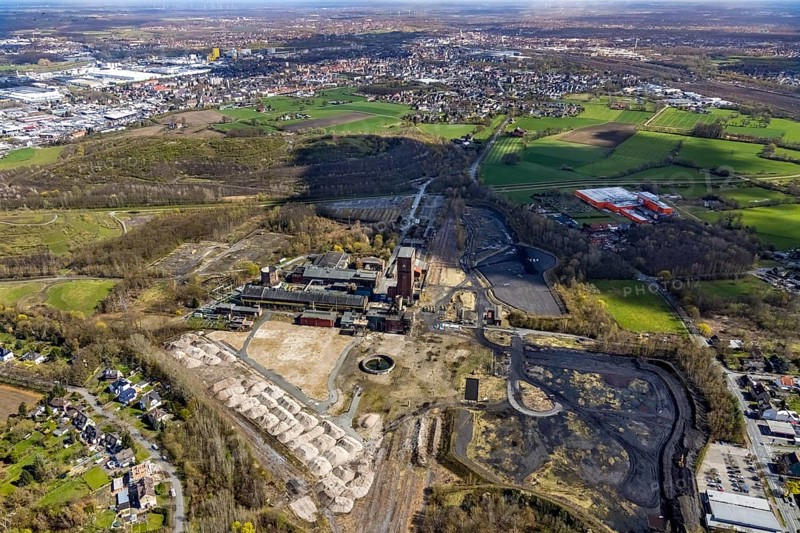 Aerial view, CreativRevier, former Ost Heinrich Robert mine, Herringen, Hamm, Ruhr area, North Rhine-Westphalia, Germany, construction site, CreativRevier Heinrich Robert GmbH, DE, Europe, event location, commercial area, hammerhead tower, aerial view, aerial photography, aerial photography, sight, overview, bird's eye view, residential properties, birds-eyes view, historical, overview