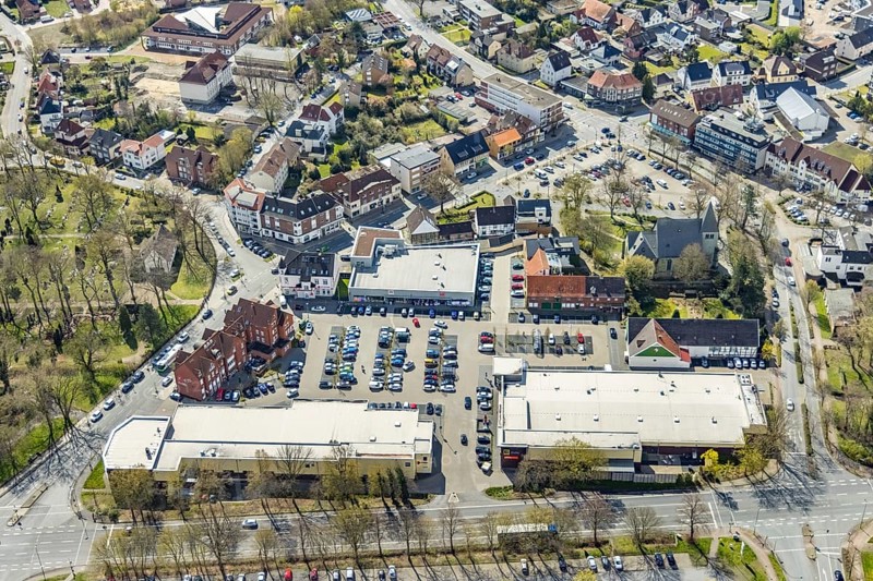 Aerial view, Lippecarree shopping centre at Herringer Markt, Evangelical St. Victor Church, Herringen, Hamm, Ruhr area, North Rhine-Westphalia, Germany, place of worship, DE, shopping centre, shopping place, shopping mall, Europe, religious community, place of worship, holy place, church, church community, denomination, aerial view, aerial photography, aerial photography, local supply centre, religion, religious site, shopping centre, overview, bird's-eye view, overview