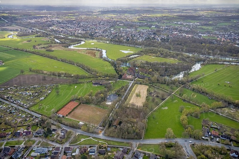 Aerial view, sports field Dolberger Straße with tennis courts near Heessen Castle, Lippeauen, Heessen, Hamm, Ruhr area, North Rhine-Westphalia, Germany, DE, Europe, football field, football club, aerial view, aerial photography, aerial photography, castle, sports, sports facilities, sports field, sports facility, tennis, tennis facility, tennis courts, tennis club, overview, bird's-eye view, overview