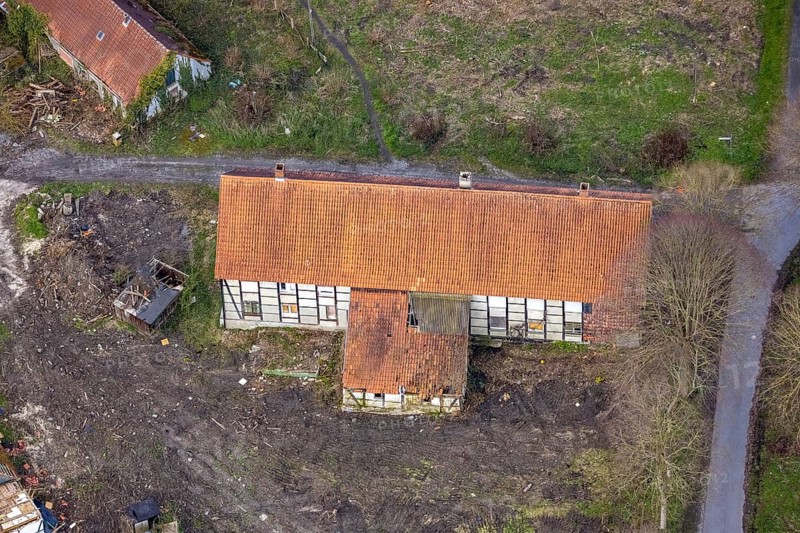 Aerial view, planned renovation of the castle mill on the Mühlengraben am Mühlenteich, Heckmann development area, An der Schlossmühle An der Schlossmühle development area in Heessen, Hamm, Ruhr area, North Rhine-Westphalia, Germany, DE, monument protection, Europe, Lippe floodplain, aerial view, aerial photography, aerial photography, mill, rainwater retention basin, overview, bird's-eye view, former flour mill, dilapidated condition, overview