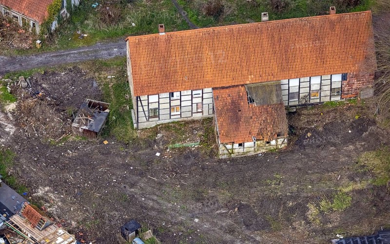 Aerial view, planned renovation of the castle mill on the Mühlengraben am Mühlenteich, Heckmann development area, An der Schlossmühle An der Schlossmühle development area in Heessen, Hamm, Ruhr area, North Rhine-Westphalia, Germany, DE, monument protection, Europe, Lippe floodplain, aerial view, aerial photography, aerial photography, mill, rainwater retention basin, overview, bird's-eye view, former flour mill, dilapidated condition, overview