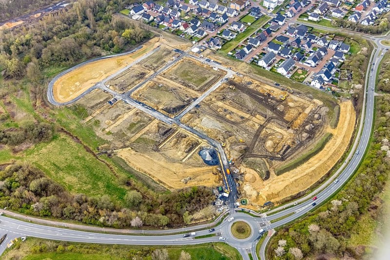 Aerial view, construction site and construction area Heimshof Ost am Sachsenring with housing estate in Heessen, Hamm, Ruhr area, North Rhine-Westphalia, Germany, construction work, construction, construction area, building site, building plots, construction project, construction site, DE, Europe, property tax, real estate, roundabout, roundabout, aerial view, aerial photography, aerial photography, metropolitan region Rhine-Ruhr, new construction, overview, bird's eye view, residential area, residential area, residential buildings, residential quality, residential neighbourhood, housing estate, birds-eyes view, overview