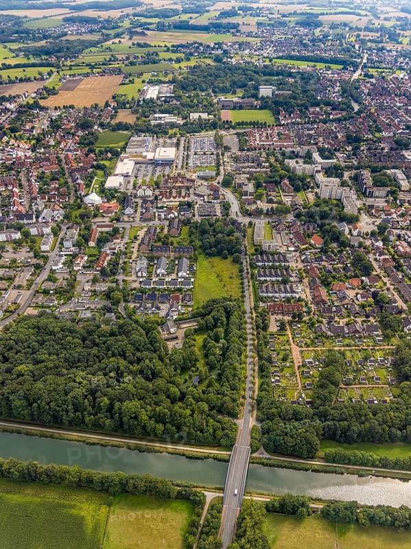 Aerial view, green area Werries at the Datteln-Hamm canal and Ostwennemarstraße with Westpress Arena and ice sports arena as well as Maximilian settlement in Uentrop, Hamm, Ruhr area, North Rhine-Westphalia, Germany, DE, ice sports, ice rink, Europe, aerial view, aerial photography, aerial photography, Maximilianpark, multifunctional hall, Ostwennemarstraße, overview, bird's-eye view, former Maximilian colliery, overview