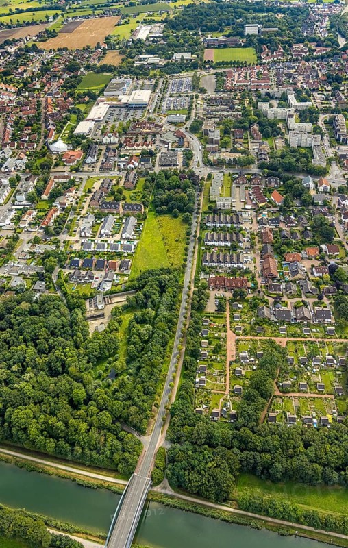 Aerial view, green area Werries at the Datteln-Hamm canal and Ostwennemarstraße with Westpress Arena and ice sports arena as well as Maximilian settlement in Uentrop, Hamm, Ruhr area, North Rhine-Westphalia, Germany, DE, ice sports, ice rink, Europe, aerial view, aerial photography, aerial photography, Maximilianpark, multifunctional hall, Ostwennemarstraße, overview, bird's-eye view, former Maximilian colliery, overview