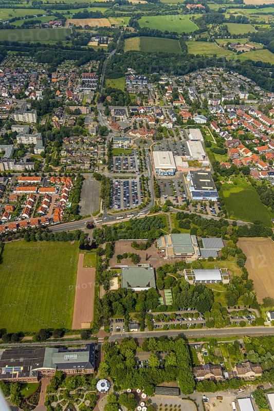 Aerial view, green area Werries with Freiherr-vom-Stein-Gymnasium Hamm, Westpress Arena and ice sports arena as well as access to Maximilianpark in Uentrop, Hamm, Ruhr area, North Rhine-Westphalia, Germany, education, educational institution, DE, ice sports, ice sports hall, Europe, grammar school, educational institute, aerial view, aerial photography, aerial photography, multifunctional hall, Ostwennemarstraße, park, school, overview, bird's eye view, birds-eyes view, overview