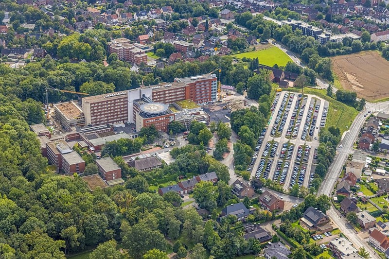 Aerial view, St. Barbara-Klinik Hamm-Heessen with extension construction site in the Heessen district, Hamm, Ruhr area, North Rhine-Westphalia, Germany, construction work, construction area, building site, building plots, construction project, construction site, DE, Europe, healthcare, hospital, helipad, clinic, clinic centre, hospital, hospital, aerial photograph, aerial photography, aerial photography, medical facility, medical aid, new building, car park, overview, bird's eye view, birds-eyes view, overview, medical care