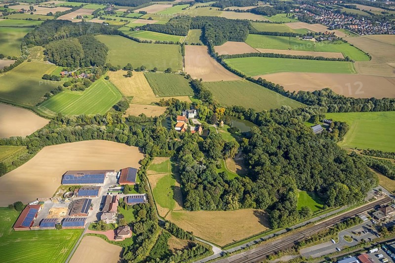 Aerial view, Ermelinghoff Castle in the Bockum-Hövel district of Hamm, Ruhr area, North Rhine-Westphalia, Germany, DE, Ermelinghof, Europe, Hamm, aerial view, aerial photography, aerial photography, overview, bird's eye view, moated castle, noble house, birds-eyes view, overview