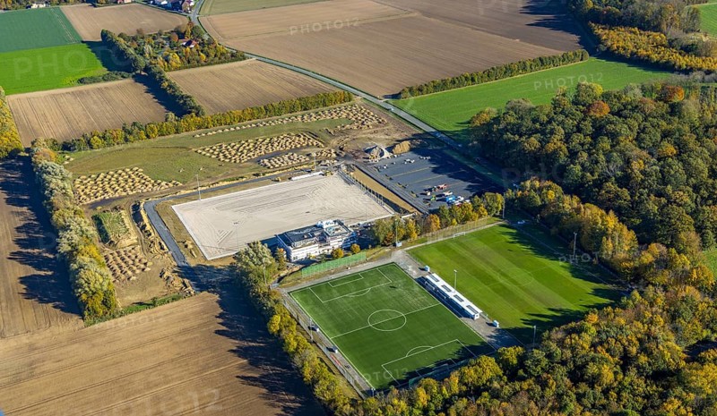 Aerial view, construction site and new sports field with stands and a club building with sports day care centre Papenloh An der Lohschule in the district Rhynern in Hamm, Ruhr area, North Rhine-Westphalia, Germany, Am Sportplatz, construction work, construction area, construction site, building plots, construction project, construction site, DE, Europe, Hamm, aerial view, aerial photography, aerial photography, SV Westfalia Rhynern, sports, sports facilities, sports field, sports facility, Tünner Berg, overview, bird's-eye view, overview