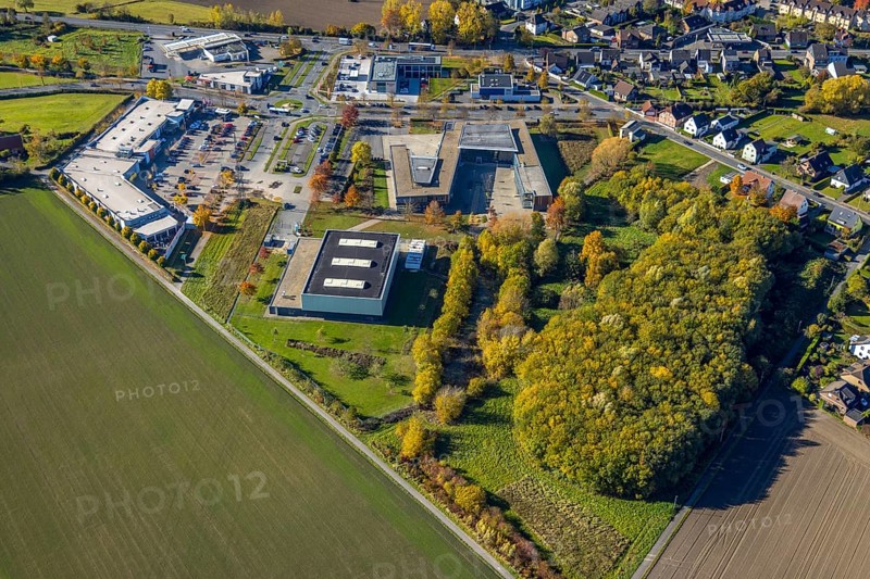 Aerial view, Konrad-Adenauer Realschule and Rewe Räker supermarket in the district Rhynern in Hamm, Ruhr area, North Rhine-Westphalia, Germany, education, educational institution, DE, shopping markets, shopping place, shopping centre, Europe, Hamm, educational institute, aerial view, aerial photography, aerial photography, local supply centre, secondary school, school, supermarket, overview, bird's eye view, birds-eyes view, overview