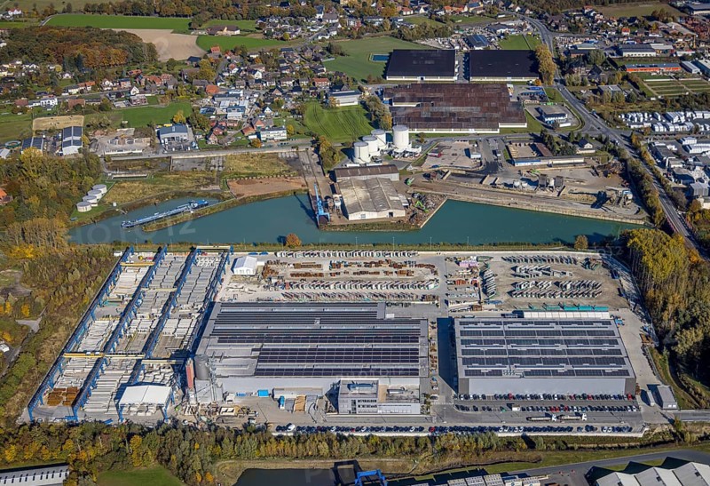 Aerial view, Goldbeck Betonelemente GmbH and Varo tank farm at the Datteln-Hamm canal in the district Uentrop in Hamm, Ruhr area, North Rhine-Westphalia, Germany, DE, Europe, commercial enterprises, commercial area, commercial site, commercial use, Hamm, industrial area, industrial building, industrial site, aerial photograph, aerial photography, aerial photography, overview, bird's-eye view, bird's-eye view, overview