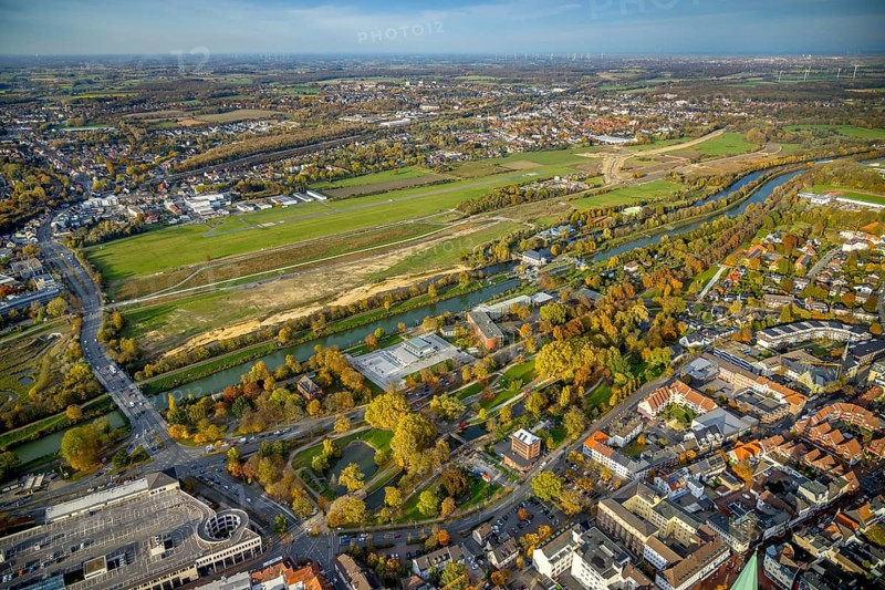 Aerial view, water sports centre at Nordringpark and Hamm airfield and new course of the flood embankment between Münsterstraße and Fährstraße on the river Lippe in the district of Heessen in Hamm, Ruhr area, North Rhine-Westphalia, Germany, construction work, construction area, building site, building plots, construction, construction project, construction site, education, educational institution, DE, Europe, airfield, grammar school, grammar school Hammonense, Hamm, runway, educational institute, aerial view, aerial photography, aerial photography, park, school, runway, overview, bird's-eye view, birds-eyes view, overview, schkeuse