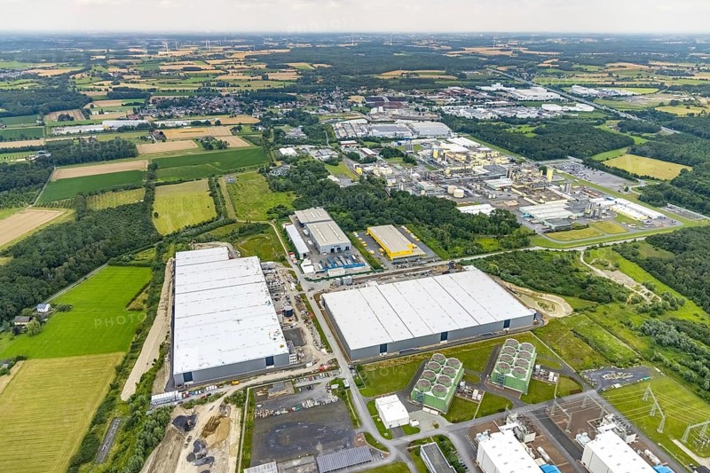 Aerial view, construction site and new building DistributionPark Hamm, Trianelstraße and K'Park-Straße, two building complexes with offices and warehouses for logistics, Deutsche Post DHL - Mech ZB Hamm, Uentrop, Hamm, Ruhr area, North Rhine-Westphalia, Germany, DE, Europe, commercial enterprises, commercial area, commercial park, commercial location, commercial use, Hines Immobilien, industrial area, industrial building, industrial location, logistics, logistics service, logistics service provider, logistics provider, logistics centre, aerial view, aerial photography, aerial photography, transport service, overview, bird's-eye view, overview