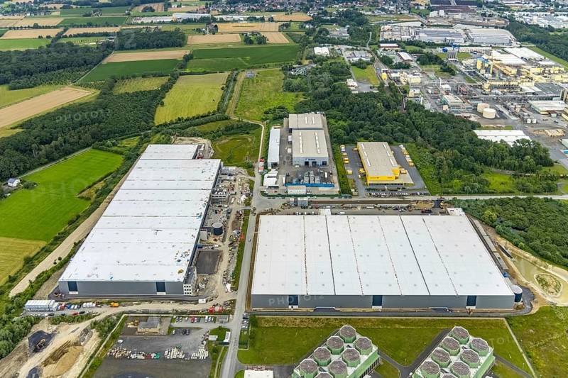 Aerial view, construction site and new building DistributionPark Hamm, Trianelstraße and K'Park-Straße, two building complexes with offices and warehouses for logistics, Deutsche Post DHL - Mech ZB Hamm, Uentrop, Hamm, Ruhr area, North Rhine-Westphalia, Germany, DE, Europe, commercial enterprises, commercial area, commercial park, commercial location, commercial use, Hines Immobilien, industrial area, industrial building, industrial location, logistics, logistics service, logistics service provider, logistics provider, logistics centre, aerial view, aerial photography, aerial photography, transport service, overview, bird's-eye view, overview