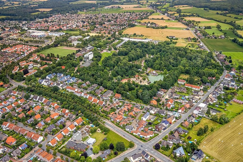 Aerial photo, Maximilianpark leisure park, Uentrop, Hamm, Ruhr area, North Rhine-Westphalia, Germany, DE, Europe, leisure facility, leisure activities, leisure park, leisure enjoyment, green trees, aerial photo, aerial photography, aerial photography, MaxiPark, rose garden, butterfly house, playground, overview, bird's eye view, birds-eyes view, overview